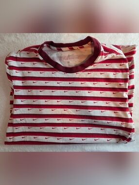 Nike Mini Swoosh All Over Print Striped T-Shirt Red White Size Boys Small